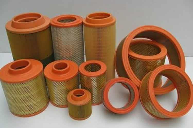 不同的空壓機(jī)濾芯可以根據(jù)進(jìn)風(fēng)量的大小來(lái)選擇要安裝的空氣過(guò)濾器