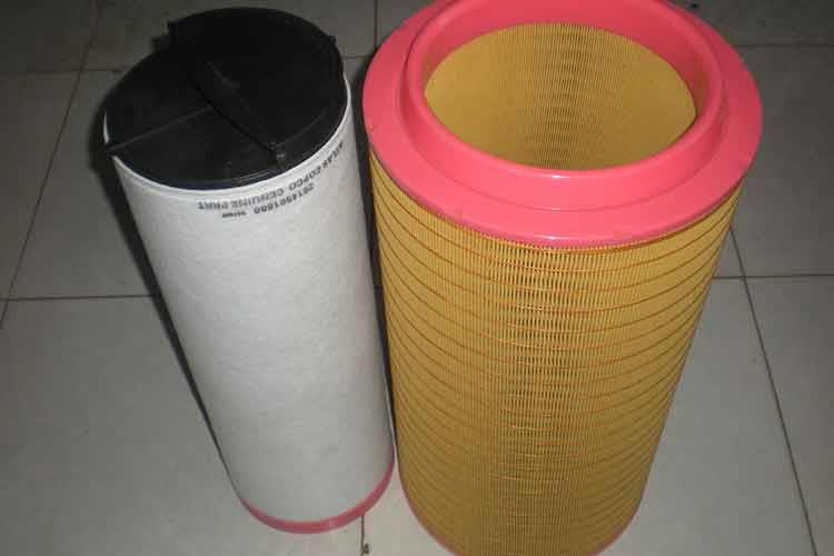 壓機(jī)空氣濾芯可以為立式空氣過(guò)濾器和臥式空氣過(guò)濾器安裝，不同的過(guò)濾器可以根據(jù)客戶的不同需求來(lái)選擇