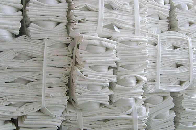 防油防水防靜電集塵布袋是一種具有防水、防油、防靜電三種防護效果的除塵布袋