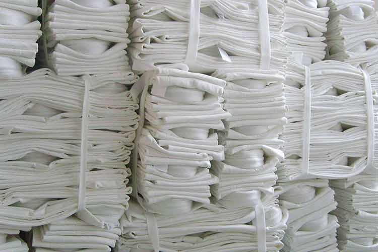 且氈層纖維承單纖維，三維微孔結構，孔隙率高，對氣體過濾阻力小