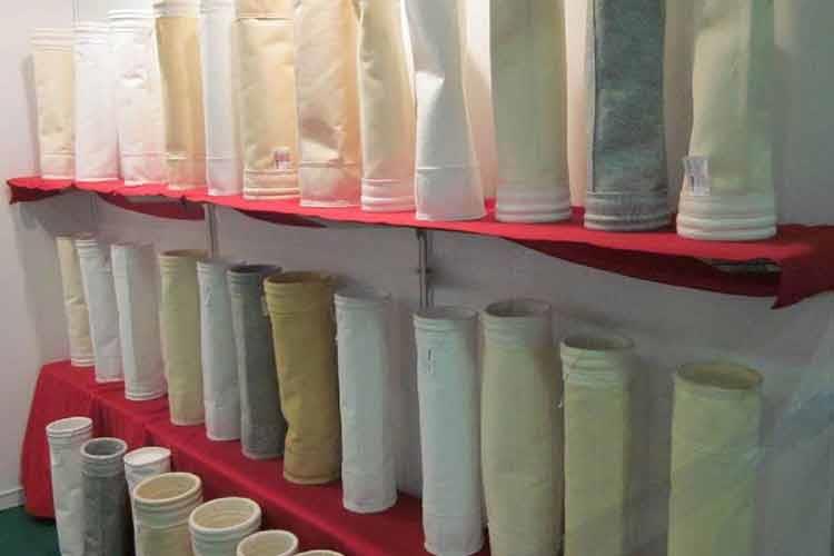 滌綸針刺集塵布袋主要用于一般工業(yè)企業(yè)有粉塵污染的行業(yè)除塵及常溫?zé)煔庵卫淼阮I(lǐng)域