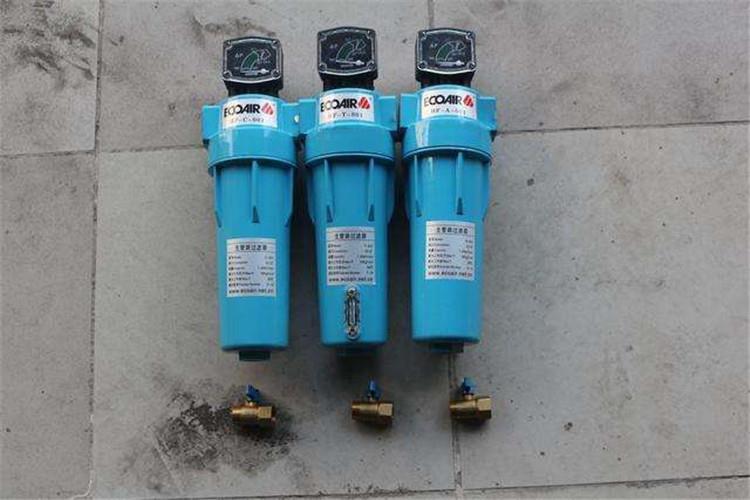 空壓機過濾器在保護時，取出濾芯，悄悄敲擊端面