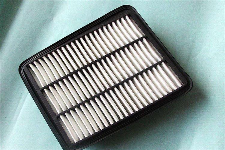 汽車空氣濾清器的主要作用是過濾掉經過空調通風系統的空氣中的各種微粒及有毒氣體
