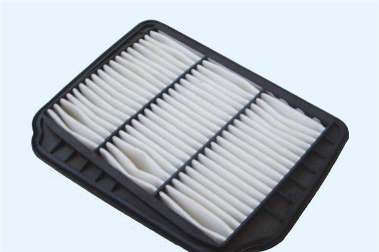 汽車空氣濾清器的作用是對來自油底殼的機油中有害雜質進行濾除，以潔凈的機油供給曲軸、連桿、凸輪軸、增壓器、活塞環等運動副件起到潤滑、冷卻、清洗作用