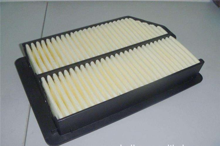 大氣中有各種異物，例如樹葉、灰塵、砂粒等，這些異物如果進入發動機燃燒室將增加發動機的磨損，從而降低發動機的使用壽命