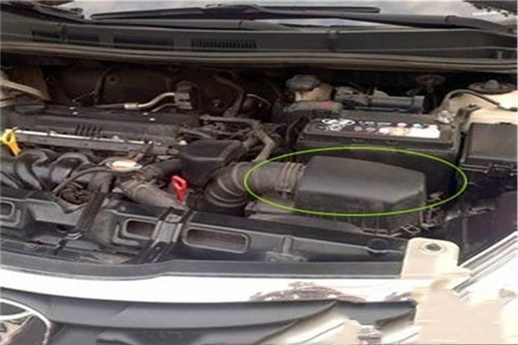 進(jìn)氣管入口的位置，應(yīng)設(shè)在塵土較少、不進(jìn)雨或雪、溫度低、無熱氣及廢氣的部位，并具有相應(yīng)措施