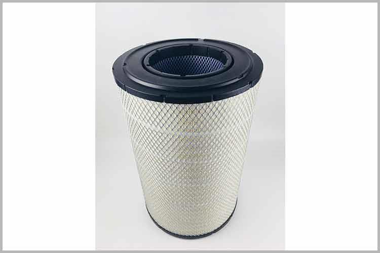 凝膠或乳膠堵塞。其表現形式是在汽車空氣濾清器紙摺上發現類似凝膠的物質，主要由泄入柴油機中的冷卻液污染了機油而引起的