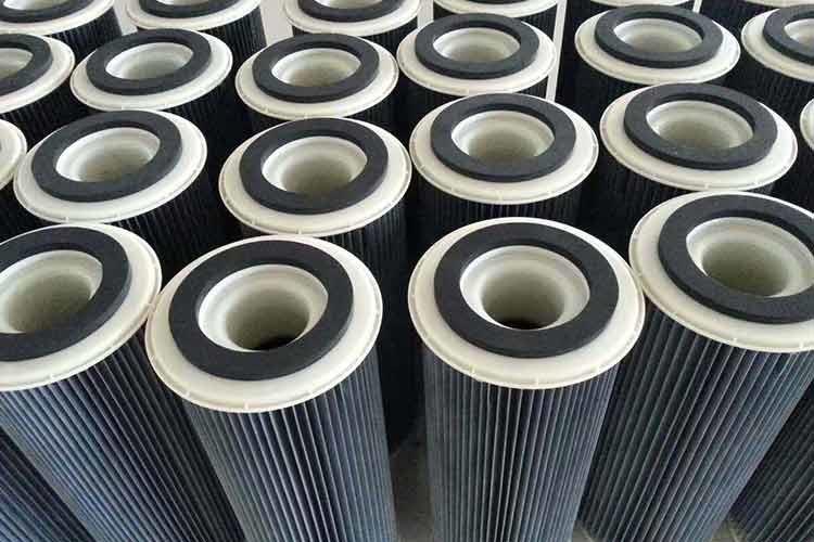 經過分離界面以后，己分離的粉塵通過排塵口排出的過程