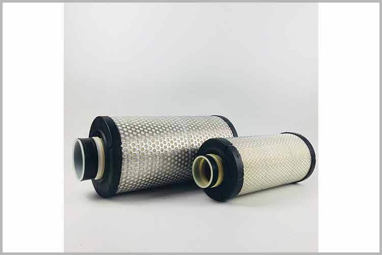 當您發現車無力、發動機聲音反悶、費油時，應及時更換轎車空氣濾清器