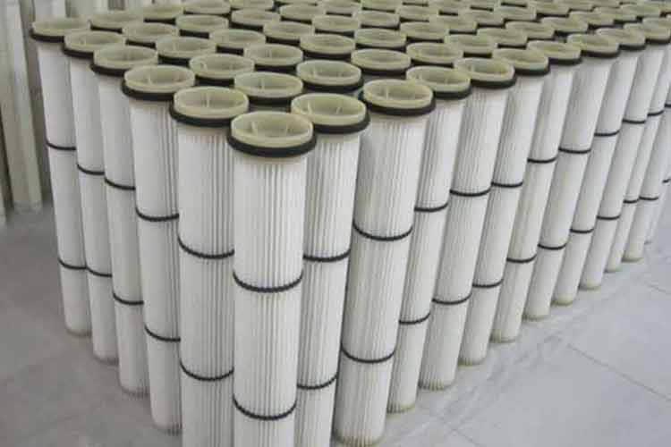 要知道這種拋丸機除塵濾筒在使用過程當中是要防止大顆粒以及批量的固態物體浸入濾筒系統內部的，所以我們需要防止內部發生堵塞的現象