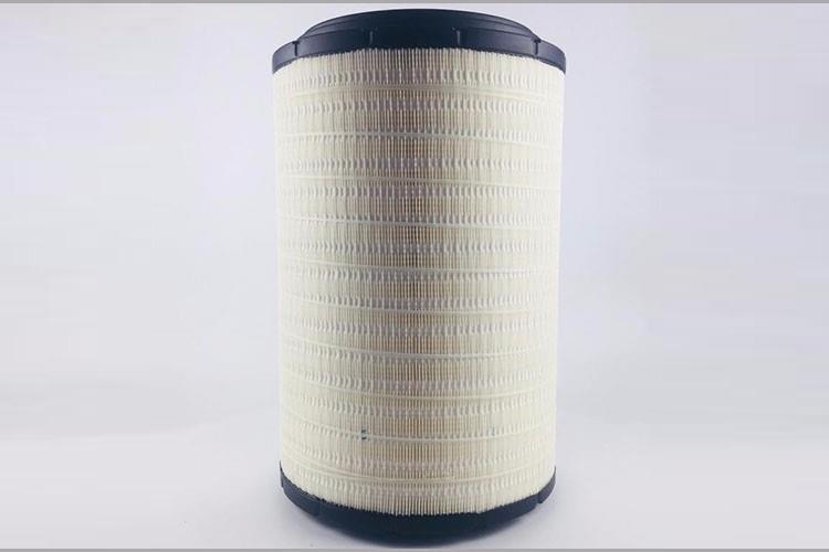 在安裝時(shí)，空氣濾清器與發(fā)動(dòng)機(jī)進(jìn)氣管之間無論是采用法蘭、橡膠管聯(lián)接還是直接聯(lián)接