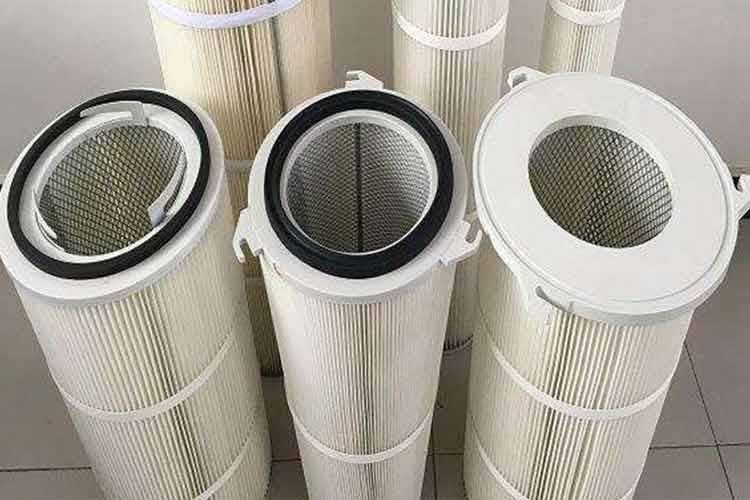 筒過濾面積是指濾筒上濾材打開的有用面積。當咱們把濾筒筆直布置時，濾筒越高對節約全體本錢越有利。但濾筒過高，清灰會較艱難，